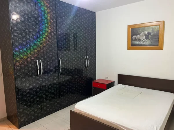 Tirane, jepet me qera apartament 1+1+Ballkon Kati 2, 65 m² 450 € (Pranë Market Well, Astir, Tiranë)