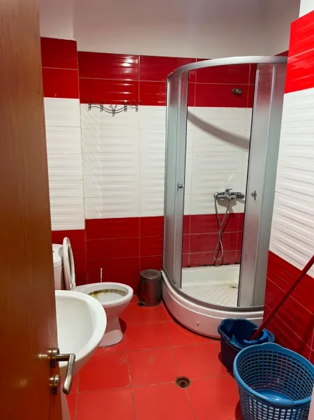 Tirane, jepet me qera apartament 1+1+Ballkon Kati 2, 65 m² 450 € (Pranë Market Well, Astir, Tiranë)