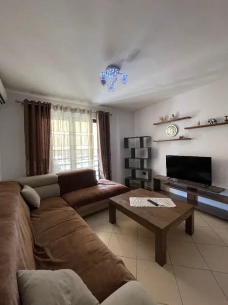 Tirane, jepet me qera apartament 2+1+Aneks+Ballkon , 120 m² 500 € (Yzberisht)