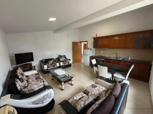 Tirane, jepet me qera apartament 3+1 Kati 3, 120 m² 700 € (Rruga e Elbasanit)