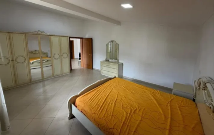 Tirane, jepet me qera apartament 3+1 Kati 3, 120 m² 700 € (Rruga e Elbasanit)