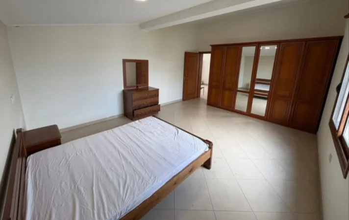 Tirane, jepet me qera apartament 3+1 Kati 3, 120 m² 700 € (Rruga e Elbasanit)
