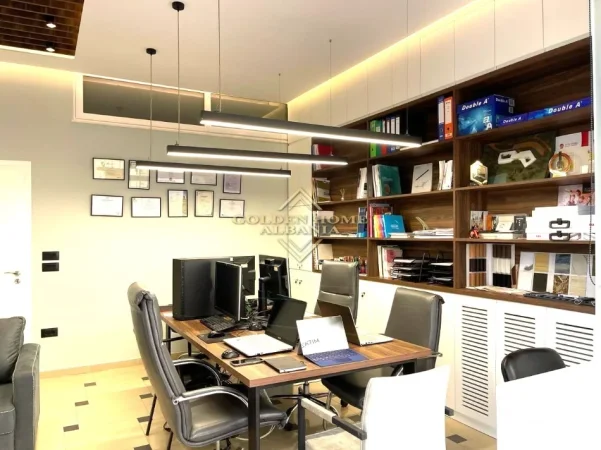 Tirane, jepet me qera , 42 m² 700 € 