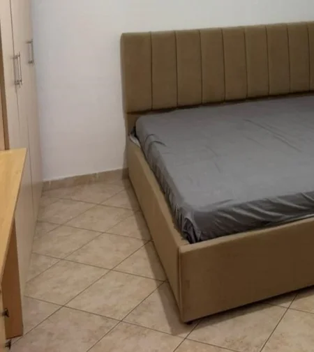 Tirane, jepet me qera apartament 1+1+Ballkon Kati 3, 60 m² 500 € (Komuna e Parisit, Kika 1)