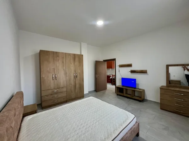 Tirane, jepet me qera garsonier 1+1 Kati 1, 40 m² 250 € (Rruga Mihal Grameno)