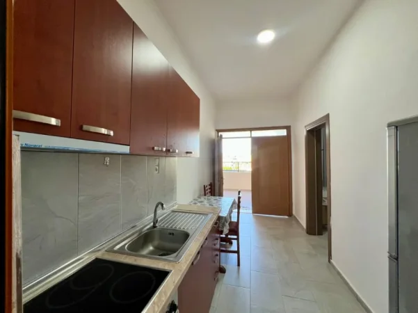 Tirane, jepet me qera garsonier 1+1 Kati 1, 40 m² 250 € (Rruga Mihal Grameno)