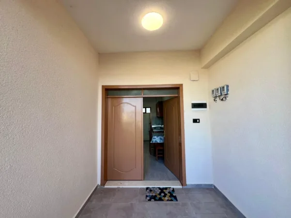 Tirane, jepet me qera garsonier 1+1 Kati 1, 40 m² 250 € (Rruga Mihal Grameno)