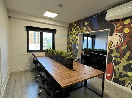 Tirane, jepet me qera zyre Kati 1, 211 m² 2.000 € (Astir)