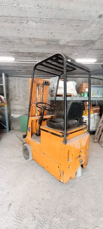 Tirane, shes Forklift Pirun elektrik OM 1.800 €