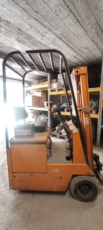 Tirane, shes Forklift Pirun elektrik OM 1.800 €