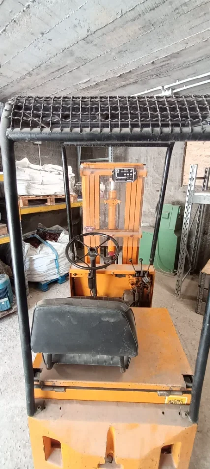 Tirane, shes Forklift Pirun elektrik OM 1.800 €
