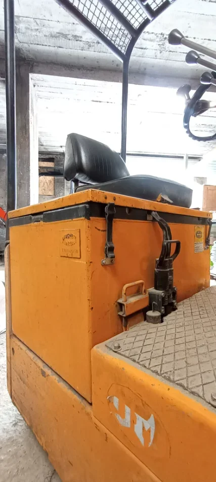Tirane, shes Forklift Pirun elektrik OM 1.800 €