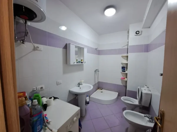 Tirane, jepet me qera garsonier Studio Kati 1, 45 m² 300 € (yzberisht)