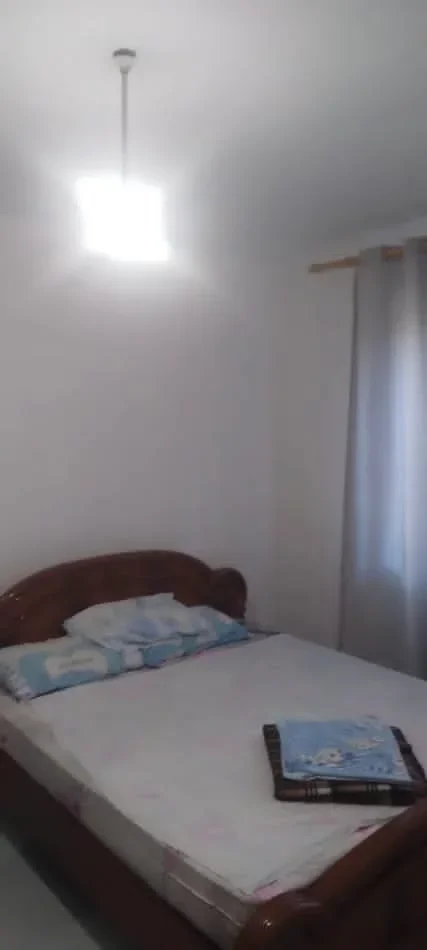 Tirane, jepet me qera apartament 1+1 Kati 1, 370 € (rruga e dibres, perballe spitalit Nene Tereza)