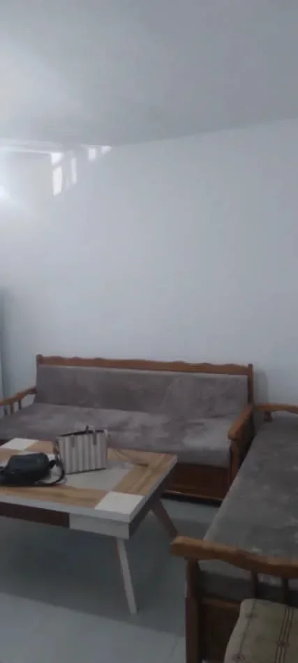 Tirane, jepet me qera apartament 1+1 Kati 1, 370 € (rruga e dibres, perballe spitalit Nene Tereza)