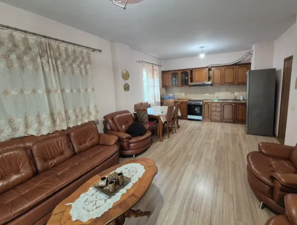 Tirane, jepet me qera apartament 2+1 , 104 m² 500 € 