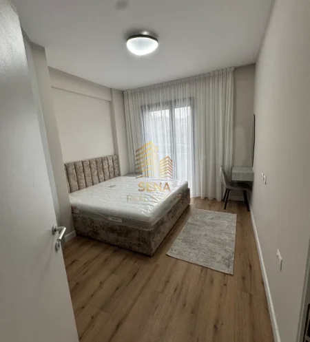 Tirane, jepet me qera apartament 1+1+Ballkon Kati 3, 75 m² 700 € (Liqeni i Thate)