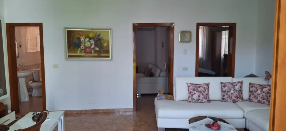 Tirane, jepet me qera apartament 2+1 Kati 2, 100 m² 330 € (Fabrika qelqit)