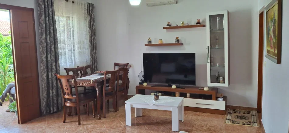 Tirane, jepet me qera apartament 2+1 Kati 2, 100 m² 330 € (Fabrika qelqit)