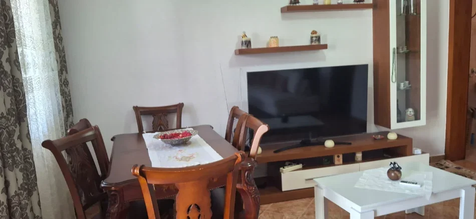 Tirane, jepet me qera apartament 2+1 Kati 2, 100 m² 330 € (Fabrika qelqit)