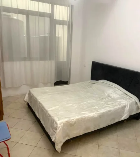 Tirane, jepet me qera apartament 1+1 Kati 1, 310 € (rrethi shkozes)