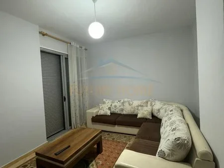 Tirane, jepet me qera apartament 1+1+Ballkon Kati 1, 69 m² 350 € (Fresk)