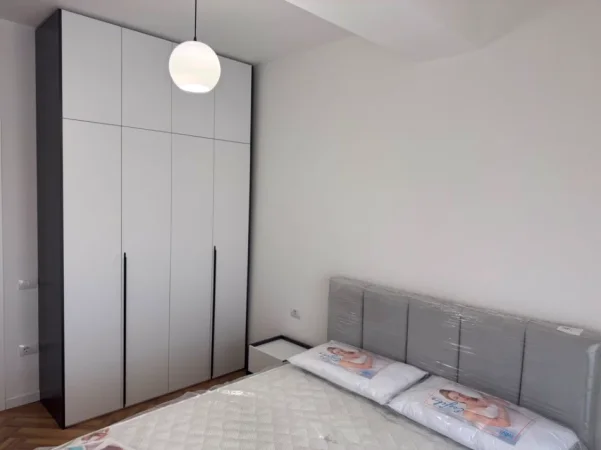 Tirane, jepet me qera apartament 1+1 Kati 3, 530 € (Golden Park)