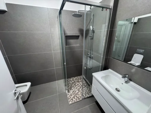 Tirane, jepet me qera apartament 1+1 Kati 3, 530 € (Golden Park)