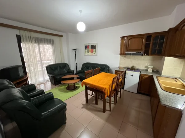 Tirane, jepet me qera apartament 1+1 Kati 5, 56 m² 450 € (Medreseja)