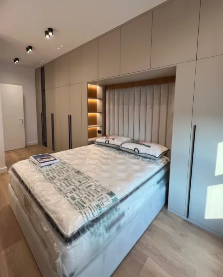 Tirane, jepet me qera apartament 2+1 , 90 m² 1.000 € 