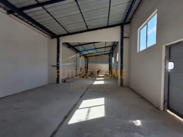 Durres, jepet me qera ambjent biznesi Kati 0, 2.387 m² 6.000 € (Maminas)