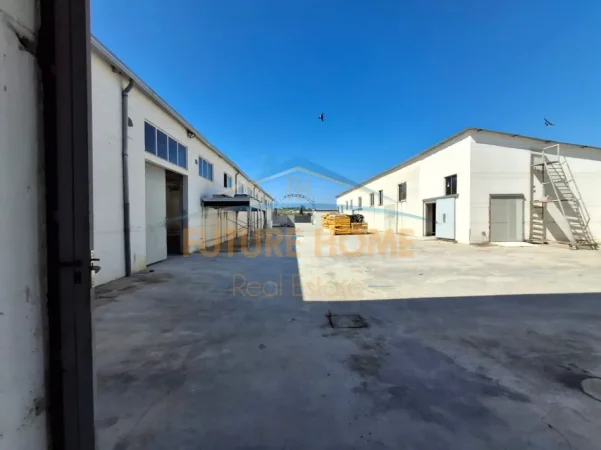 Durres, jepet me qera ambjent biznesi Kati 0, 2.387 m² 6.000 € (Maminas)