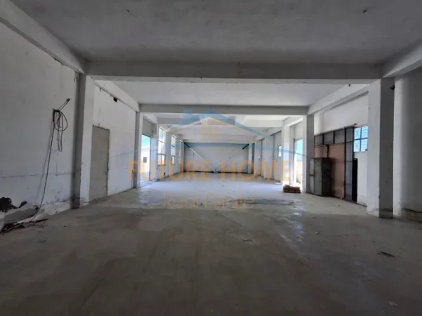 Durres, jepet me qera ambjent biznesi Kati 0, 2.387 m² 6.000 € (Maminas)