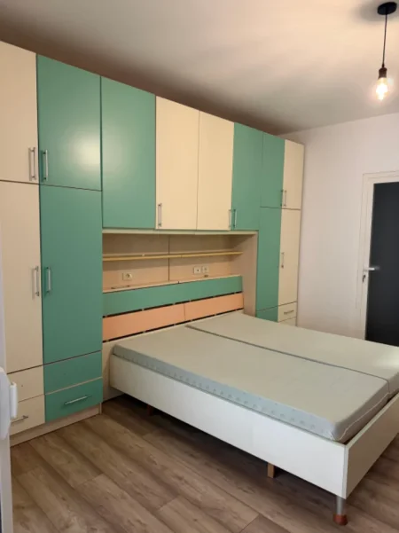 Tirane, jepet me qera apartament 1+1 Kati 1, 65 m² 500 € (Rruga Barrikadave perballe Sami Frasherit)