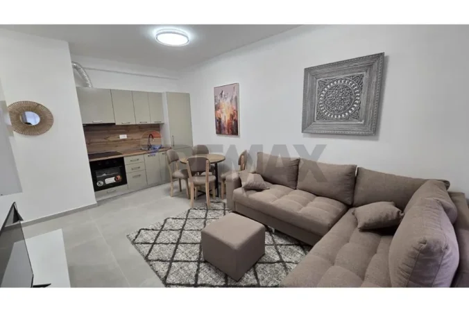Tirane, jepet me qera apartament 1+1+Ballkon Kati 2, 65 m² 450 € (Univers City)