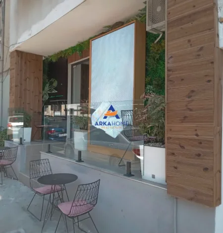 Tirane, jepet me qera ambjent biznesi Kati 0, 65 m² 800 € 