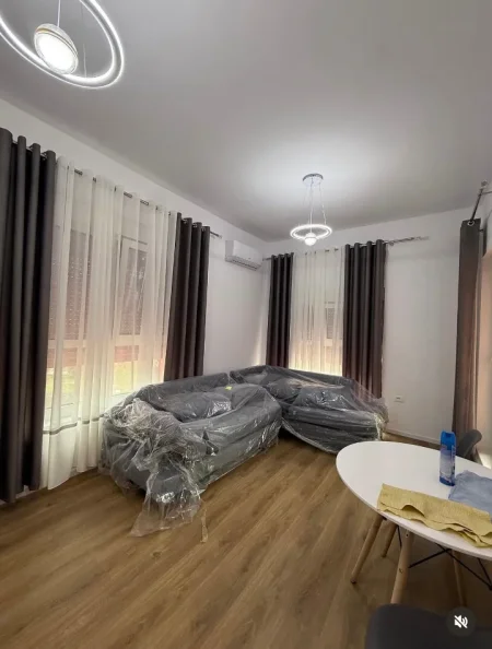 Tirane, jepet me qera apartament 1+1+Ballkon Kati 7, 57 m² 420 € (Ali Demi/Rezidenca Kadiu)