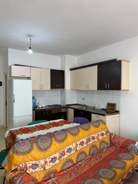 Tirane, jepet me qera apartament 1+1 Kati 5, 60 m² 300 € (Rruga Mikel Maruli)