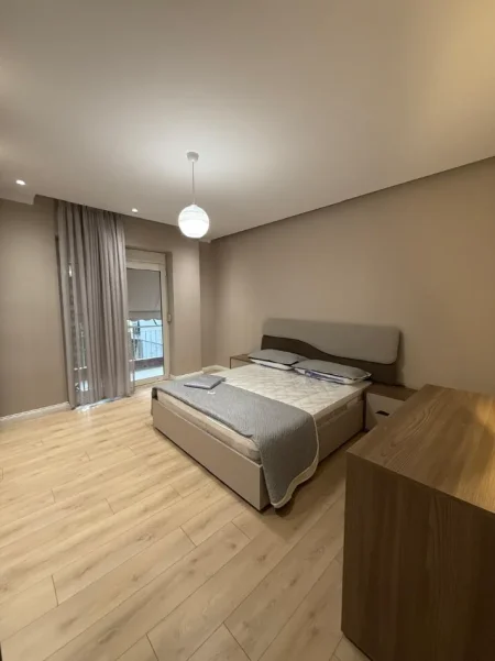 Tirane, jepet me qera apartament 2+1 Kati 2, 100 m² 850 € (Myslym Shyri)
