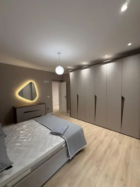 Tirane, jepet me qera apartament 2+1 Kati 2, 100 m² 850 € (Myslym Shyri)