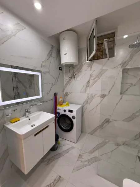 Tirane, jepet me qera apartament 2+1 Kati 2, 100 m² 850 € (Myslym Shyri)