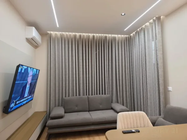 Tirane, jepet me qera apartament 1+1 Kati 4, 60 m² 750 € (Apartament 1+1+P për Qira tek Ish Blloku, Tiranë - 750€)