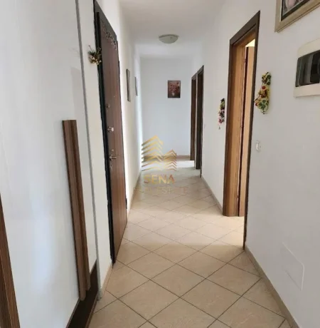 Tirane, jepet me qera apartament 2+1+Ballkon Kati 3, 100 m² 550 € (Bulevardi i Ri)