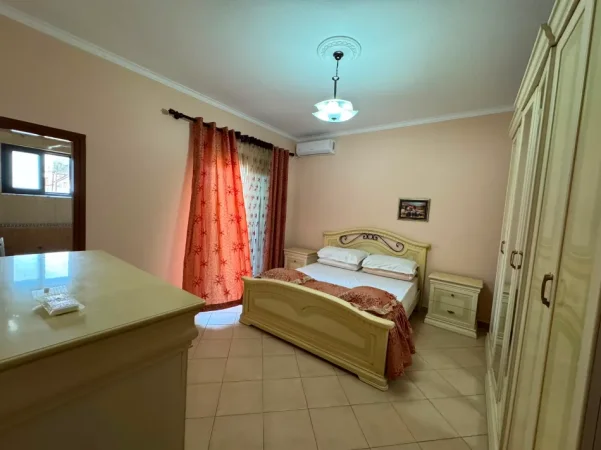 Tirane, jepet me qera Vile 2+1+Aneks+Ballkon Kati 2, 118 m² 500 € (rruga Ram Sadria Tirane)