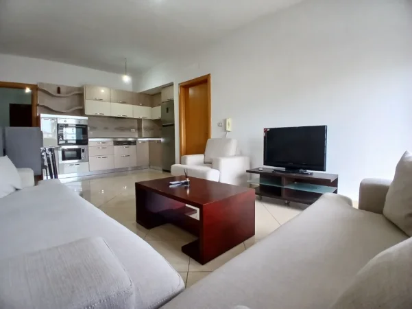 Tirane, jepet me qera apartament 2+1+Ballkon Kati 6, 120 m² 600 € (Riza cerova)