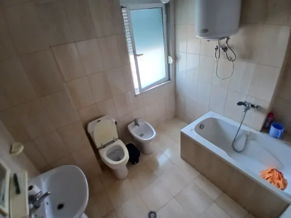 Tirane, jepet me qera apartament 2+1+Ballkon Kati 6, 120 m² 600 € (Riza cerova)