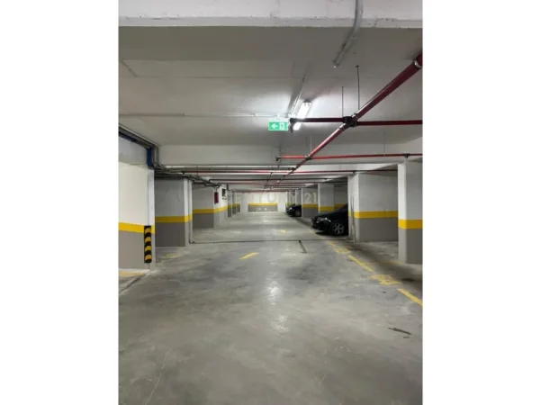 Tirane, shitet garazh | post parkimi Kati -2, 13 m² (Bulevardi i ri)