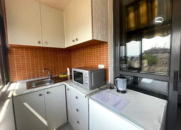 Tirane, jepet me qera Garsioner, Kati 7, Mobiluar,  40m², Çmimi 35.000 Lekë të Reja, tek Ish Resorant Durresi, në  Medrese,Tiranë.