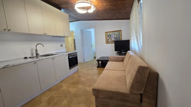 Tirane, jepet me qera apartament 2+1 Kati 6, 70 m² 670 € Selite