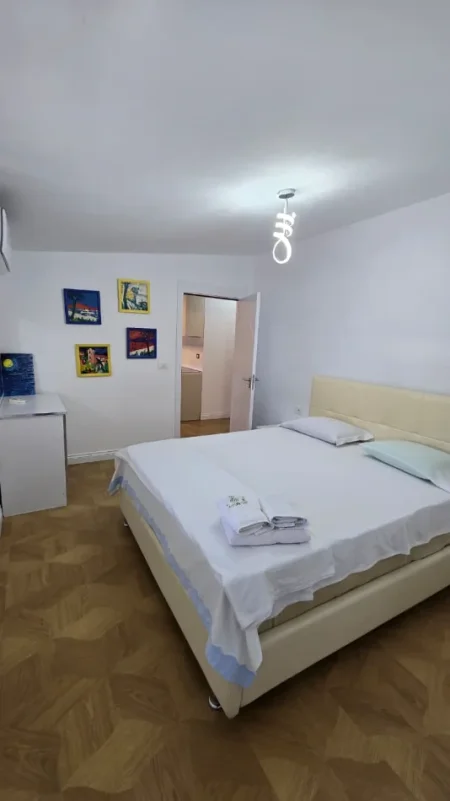 Tirane, jepet me qera apartament 2+1 Kati 6, 70 m² 670 € Selite